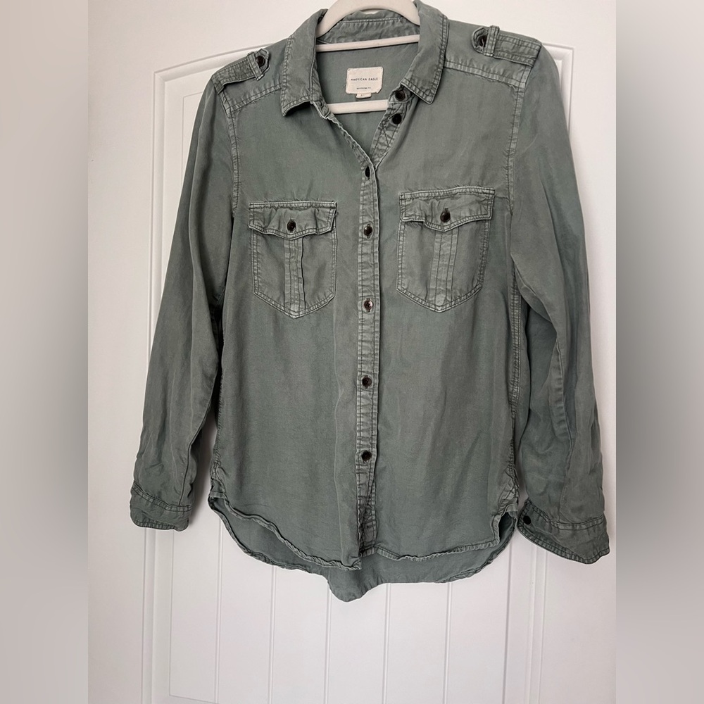 American Eagle Light Gray Shirt
